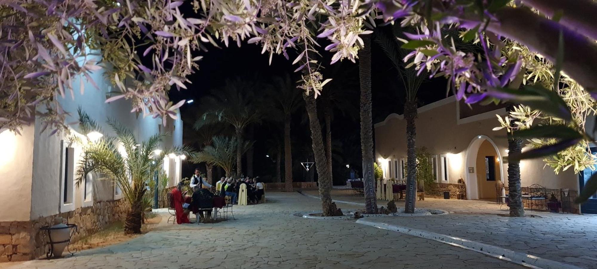 Hotel Pansy Qasr Ghilan Luaran gambar